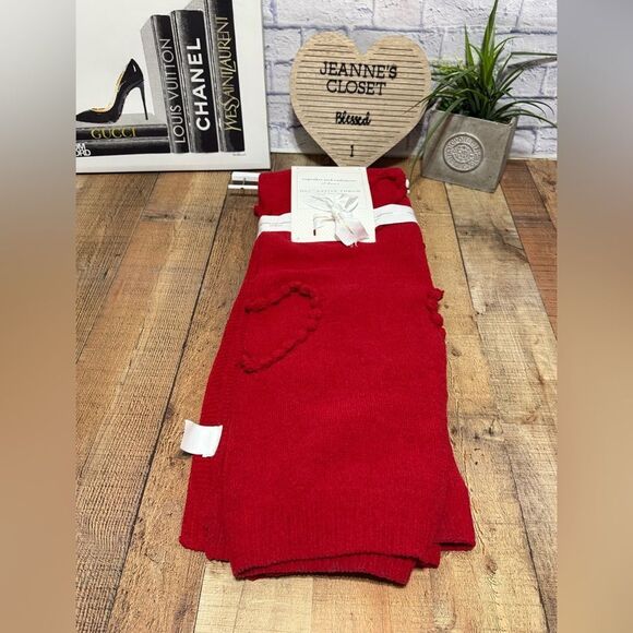 Cupcakes and Cashmere Red Hearts Knit Throw Blanket - Picture 6 of 10